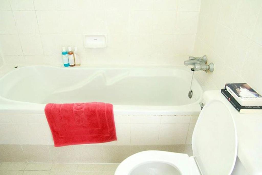 Ritratana Apartment Банкок Стая снимка
